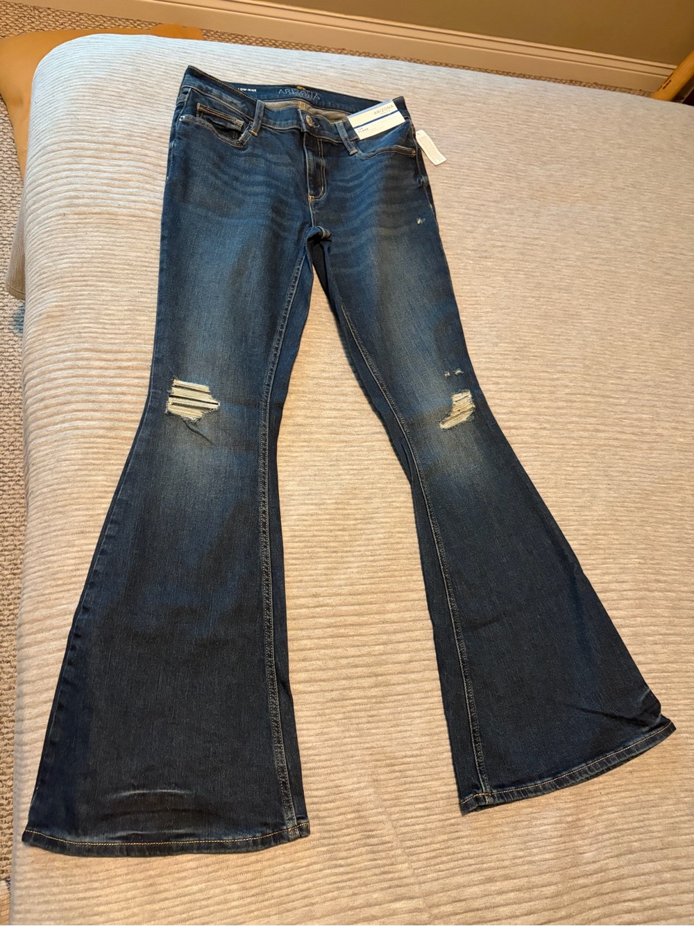 NWT JCPenney Arizona Super Low Rise Medium Wash Y2K Flare Jeans Size 7